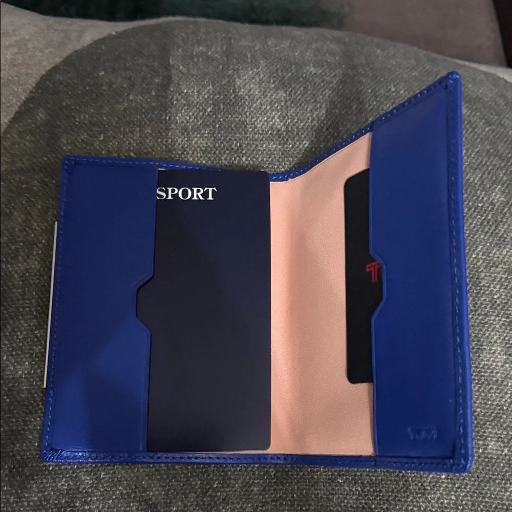 Tumi Royal Blue Leather Passport & Card Holder-Brand New! Authentic! - Picture 2 of 5
